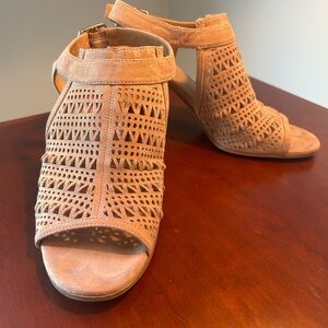 Franco Sarto Beige Slingback Block Heels Women’s Size 8